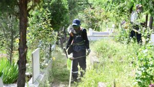 Çayırova mezarlıklarında bayram hazırlığı başladı