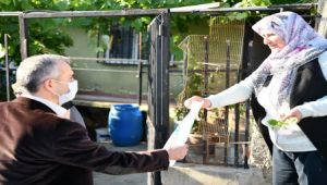 Çiftçi, 65 yaş üstü vatandaşlarla bayramlaştı
