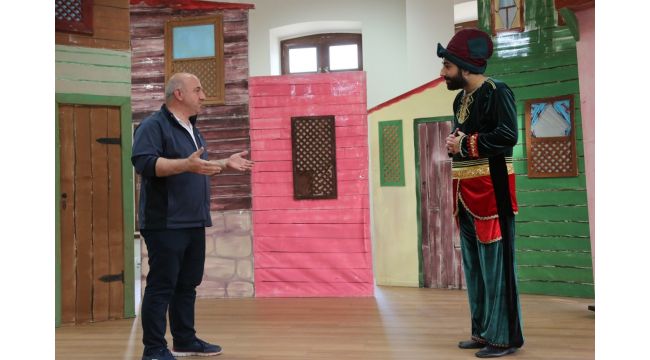 Darıca'da Hacivat ile Karagöz oyunu evlere taşındı