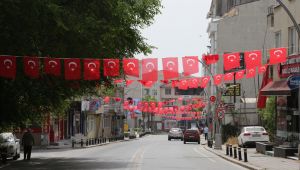 Darıca, Türk bayraklarıyla süslendi