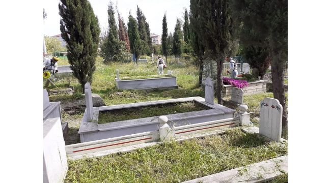 Dilovası’nda mezarlıklara bayram temizliği
