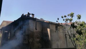Gebze'de alev alev yanan ev küle döndü