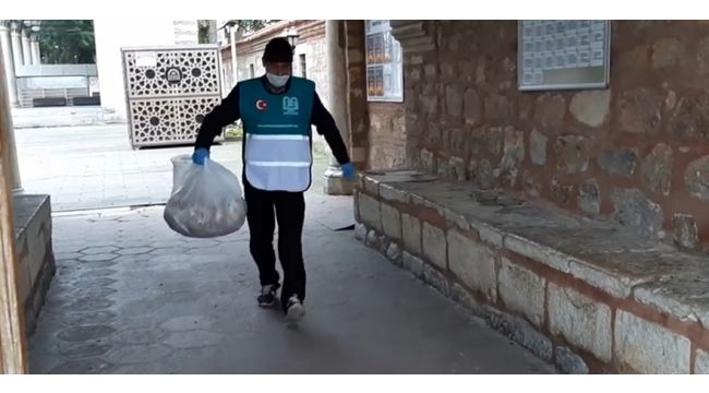 Her gün 300 aileye iftar yemeği gönderiyorlar