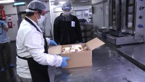 İhtiyaç sahiplerinin sofralarına sıcak yemek gidiyor