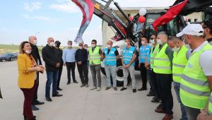 İzmit Belediyesi 27 Milyon TL değerindeki iş makinelerini filosuna kattı