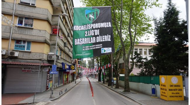 İzmit’te caddeler Kocaelispor’un renklerine büründü