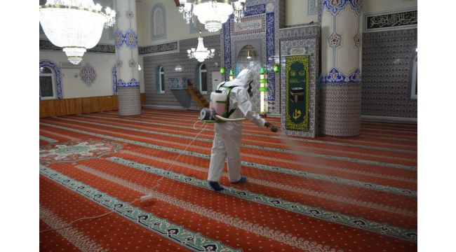 İzmit’te ibadete açılacak camiler dezenfekte ediliyor