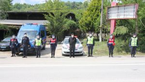 Jandarma Komutanı Aslan, trafik denetimine katıldı