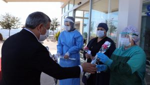 Şayir, sağlık çalışanı anneleri unutmadı!