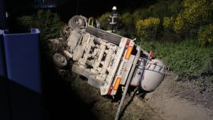Tanker TEM Otoyolunda şarampole yuvarlandı