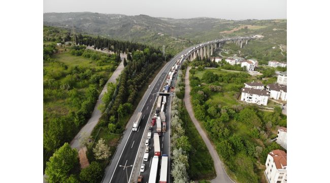 TEM Otoyolu 2 buçuk saatte trafiğe açılabildi