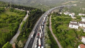 TEM Otoyolu 2 buçuk saatte trafiğe açılabildi