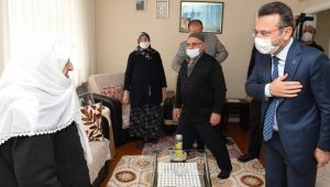 Vali Aksoy 100 yaşındaki Aişe nineyi ziyaret etti