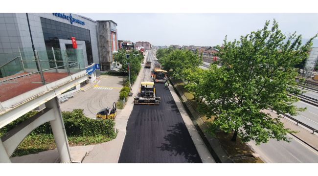 Valilik önü yan yolu bir günde asfaltlandı