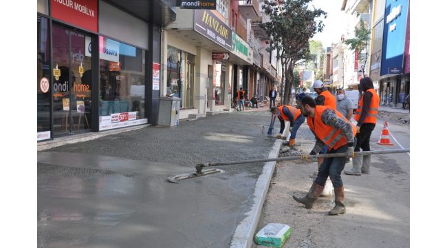 Zincirlikuyu Caddesi’nde kaldırım imalatları yapılıyor