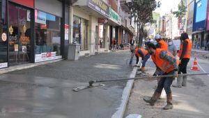 Zincirlikuyu Caddesi’nde kaldırım imalatları yapılıyor