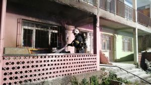 Alevlere teslim olan ev kullanılmaz hale geldi