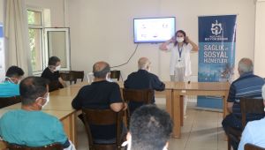 Barınma Merkezi'nde kalan vatandaşlara sağlık eğitimi