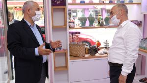 Büyükgöz haftanın ilk gününü esnafa ayırdı