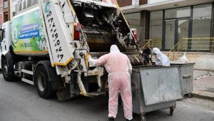 Çayırova’da çöp konteynerleri yerinde yıkanıyor
