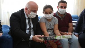 Darıca ailesi minik Ömer Asaf’ı ziyaret etti