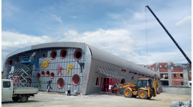 Gebze’nin spor kompleksinde çalışmalar devam ediyor