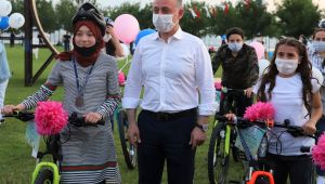 Gençler sizler bizim geleceğimizsiniz