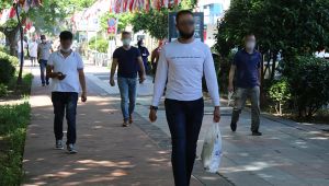 Kocaeli'de kamerayı gören maskesini taktı