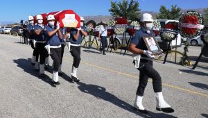 Kocaeli'de şehit olan polis, memleketinde son yolculuğuna uğurlandı