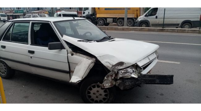 Kocaeli’den Yalova'ya giden sürücünün kullandığı araç ambulansa çarptı