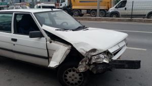 Kocaeli’den Yalova'ya giden sürücünün kullandığı araç ambulansa çarptı