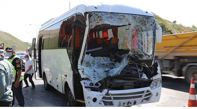 Kuzey Marmara Otoyolu'nda işçi servisi ile tır çarpıştı