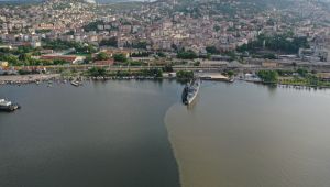 Mavi ve kahverenginin buluştuğu İzmit Körfezi havadan görüntülendi