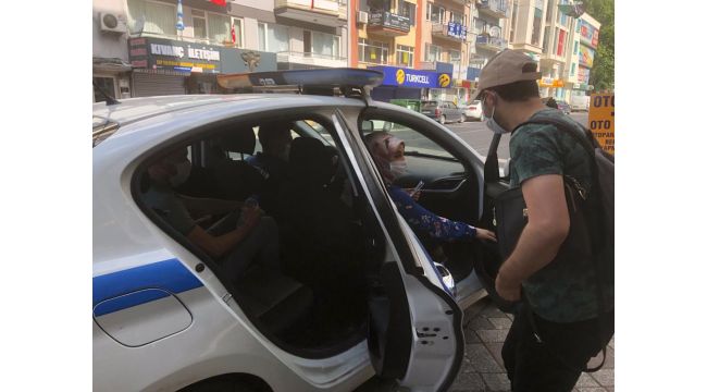 Öğrencilerin yardımına zabıtalar koştu