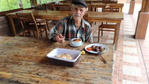 Ormanda kaybolan yaşlı adam 20 saat sonra bulundu