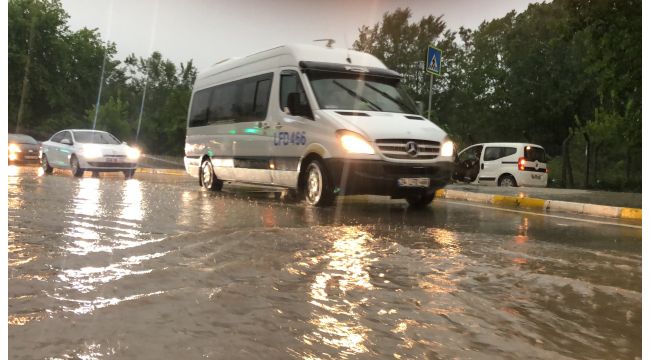 Sağanak yağışın etkisi altına aldığı Kocaeli’de hayat felç oldu