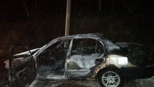 Seyir halindeki otomobil yanarak küle döndü