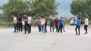 Yolu kapattılar! Komşu ilçede taşocağı isyanı