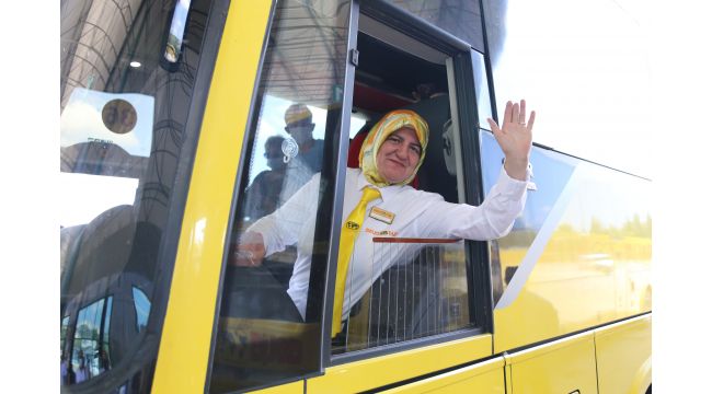 Bu otobüse binenler şoförü görünce çok şaşırıyor