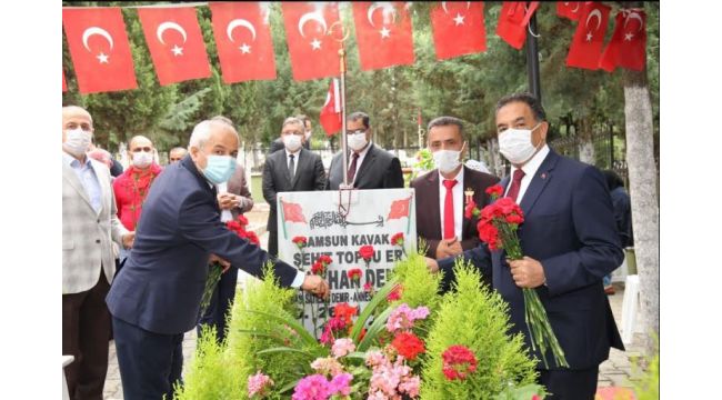 Gebze protokolüden şehitlik ziyareti