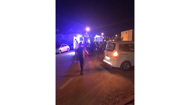 Çöp kamyonu altında kalan 2 kardeş ağır yaralandı