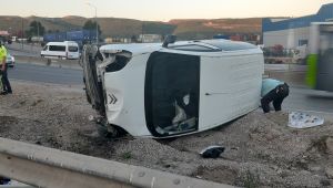 Dilovası’nda araç devrildi