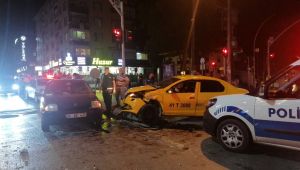 Gebze'de 4 araç birbirine girdi: 1 yaralı