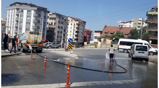 Gebze'de caddeler yıkanıyor