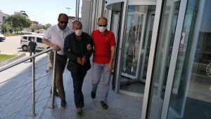 Gebze'de eski patronunu evinin önünde öldürdü