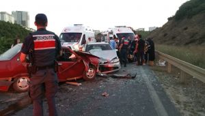 Gebze'de iki otomobil kafa kafaya çarpıştı: 6 yaralı