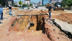 Gebze'de patlayan ana su borusu onarılıyor