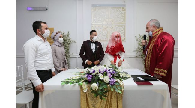 Genç çiftin nikahını Başkan Aygün kıydı