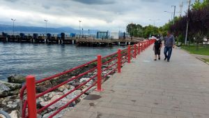 Gölcük Ulaşlı Sahil Parkı yenileniyor