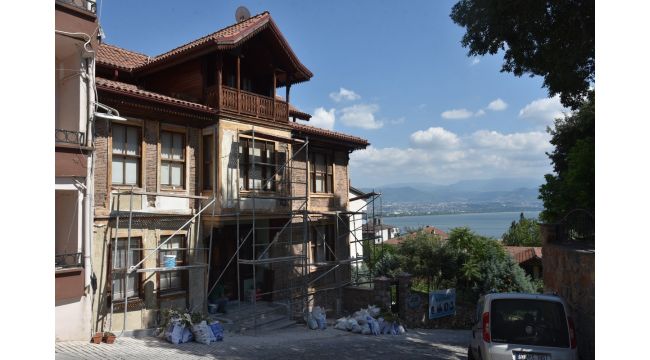 İzmit Belediyesi tarihi evlerine sahip çıkıyor